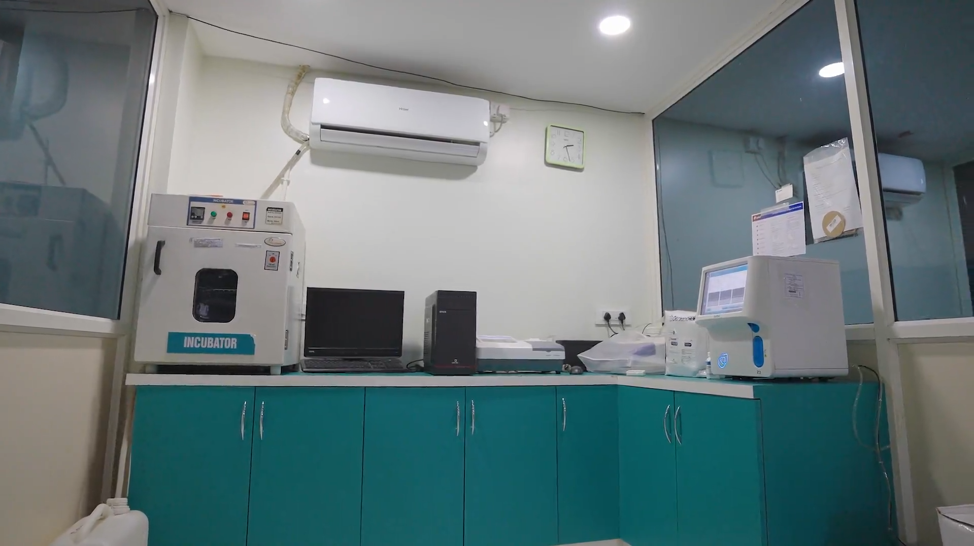 Close-up of medical instruments used in pulmonology arranged neatly on a tray